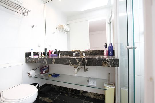 Banheiro de kitnet/studio à venda com 1 quarto, 29m² em Buritis, Belo Horizonte