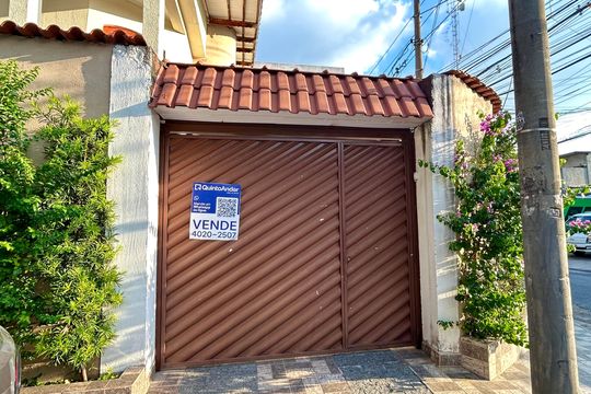 Placa instalada na fachada do imóvel  de casa à venda com 3 quartos, 174m² em Jardim Tranquilidade, Guarulhos