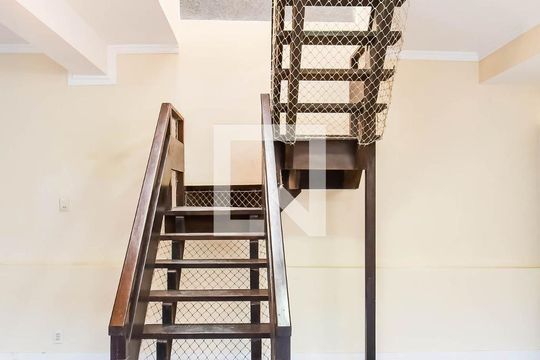 Escada de casa à venda com 4 quartos, 300m² em Sarandi, Porto Alegre