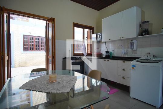 Cozinha de casa à venda com 4 quartos, 300m² em Sarandi, Porto Alegre