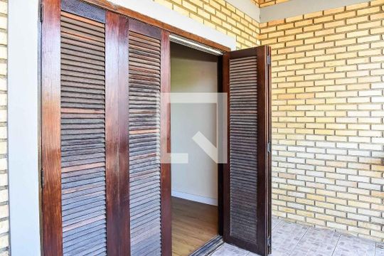 Área de serviço de casa à venda com 4 quartos, 300m² em Sarandi, Porto Alegre