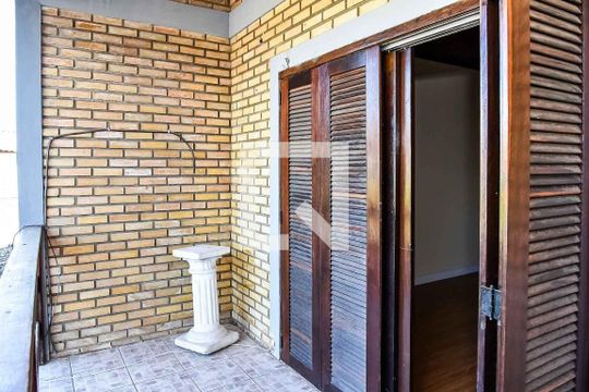Área de serviço de casa à venda com 4 quartos, 300m² em Sarandi, Porto Alegre