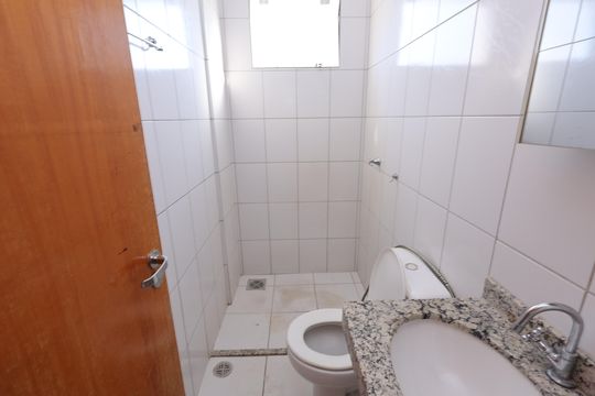 Banheiro do Quarto 2 de apartamento para alugar com 2 quartos, 63m² em Parque Amazonia, Goiânia