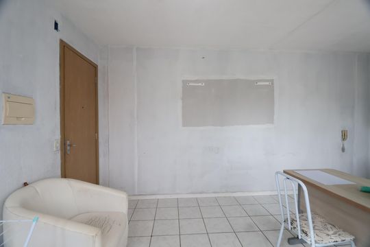Sala de apartamento à venda com 2 quartos, 43m² em Guajuviras, Canoas