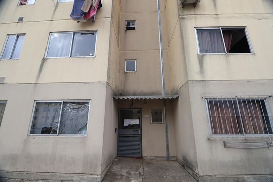 Fachada do bloco de apartamento para alugar com 2 quartos, 43m² em Guajuviras, Canoas