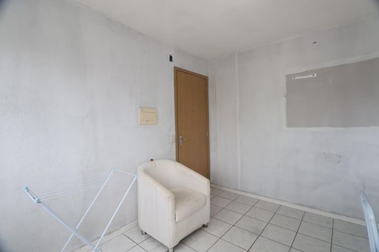 Sala de apartamento à venda com 2 quartos, 43m² em Guajuviras, Canoas