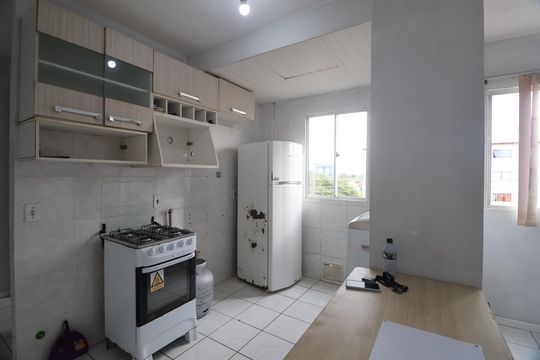 Cozinha - Armários de apartamento para alugar com 2 quartos, 43m² em Guajuviras, Canoas