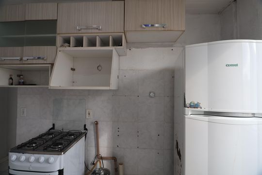 Cozinha - Armários de apartamento para alugar com 2 quartos, 43m² em Guajuviras, Canoas
