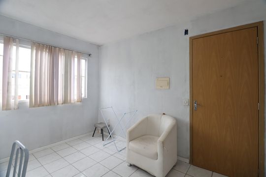 Sala de apartamento à venda com 2 quartos, 43m² em Guajuviras, Canoas