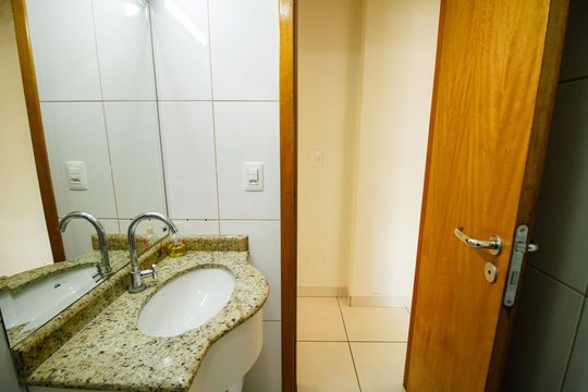 Banheiro Social de apartamento para alugar com 3 quartos, 141m² em Vilamar, Praia Grande