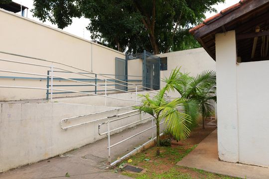 Área comum - Portaria - Rampa de acesso de apartamento à venda com 2 quartos, 45m² em Conjunto Residencial José Bonifácio, São Paulo