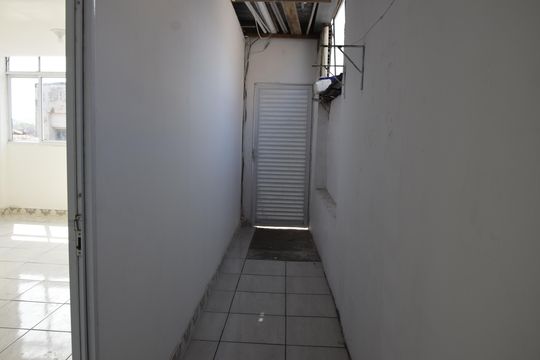 Corredor de casa para alugar com 2 quartos, 45m² em Jardim Santa Emília, Embu das Artes