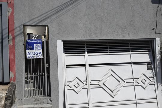 Fachada de casa para alugar com 2 quartos, 45m² em Jardim Santa Emília, Embu das Artes
