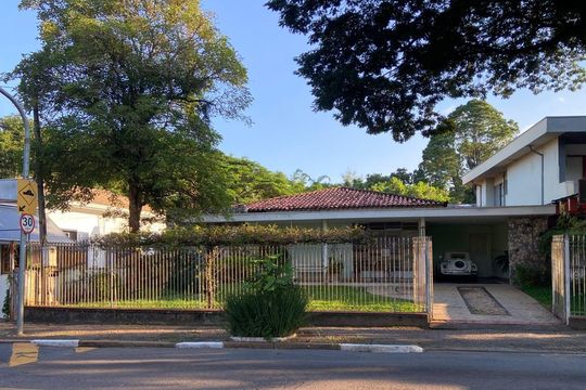 Fachada de casa para alugar com 3 quartos, 1500m² em Sousas, Campinas