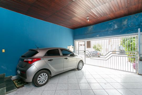 Garagem  de casa à venda com 3 quartos, 168m² em Cidade Líder, São Paulo