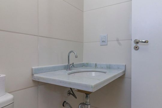 Banheiro de apartamento à venda com 2 quartos, 42m² em Jardim Casablanca, São Paulo
