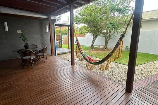 Área externa de casa para alugar com 3 quartos, 200m² em Morro das Pedras, Florianópolis