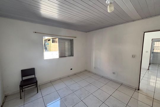 Quarto de casa para alugar com 1 quarto, 55m² em Vila Tres Irmaos, Carapicuíba