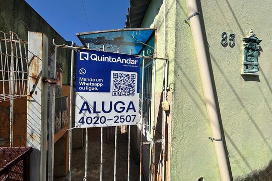 Fachada de casa para alugar com 1 quarto, 55m² em Vila Tres Irmaos, Carapicuíba
