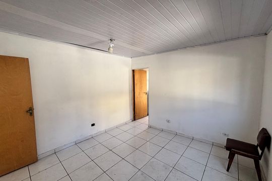 Quarto de casa para alugar com 1 quarto, 55m² em Vila Tres Irmaos, Carapicuíba