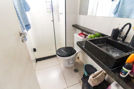 Banheiro de apartamento à venda com 2 quartos, 43m² em Artur Alvim, São Paulo