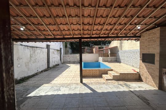 Vista do Quarto 1 de casa à venda com 3 quartos, 150m² em Vila Valqueire, Rio de Janeiro