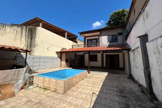 Quintal de casa à venda com 3 quartos, 150m² em Vila Valqueire, Rio de Janeiro