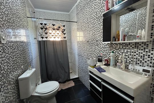 Banheiro 2 de casa à venda com 3 quartos, 150m² em Vila Valqueire, Rio de Janeiro