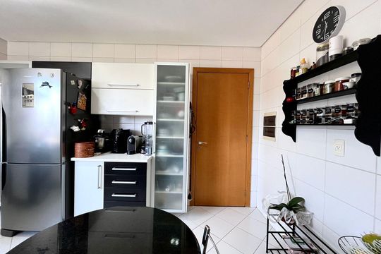 Cozinha de apartamento à venda com 4 quartos, 130m² em Nova Campinas, Campinas
