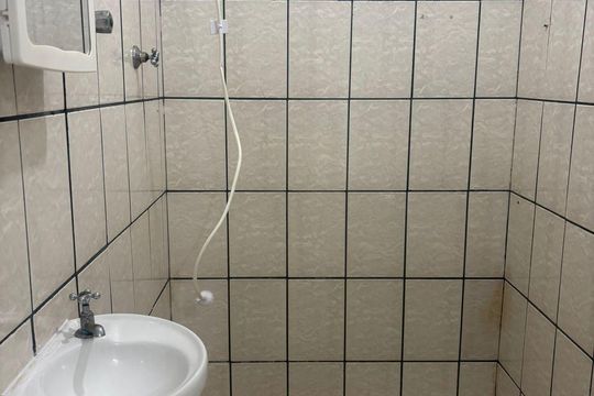 Banheiro de casa para alugar com 1 quarto, 48m² em Jardim Santo Antonio, São Paulo