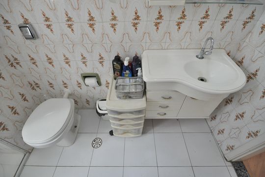 Banheiro de apartamento à venda com 2 quartos, 48m² em Vila Gustavo, São Paulo