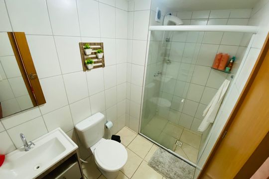 Banheiro de apartamento à venda com 2 quartos, 45m² em Jardim Dona Leopoldina, Porto Alegre