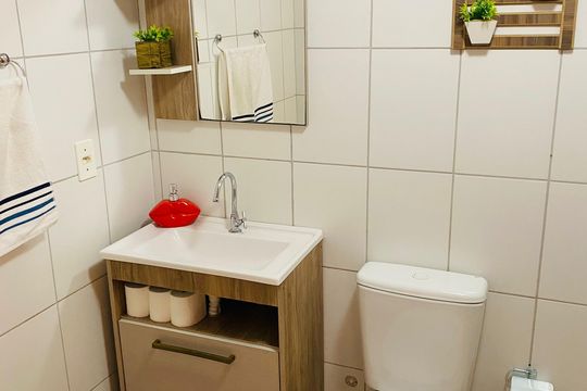 Banheiro de apartamento à venda com 2 quartos, 45m² em Jardim Dona Leopoldina, Porto Alegre