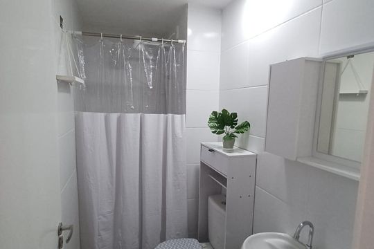 Banheiro de apartamento à venda com 1 quarto, 25m² em Guaianases, São Paulo