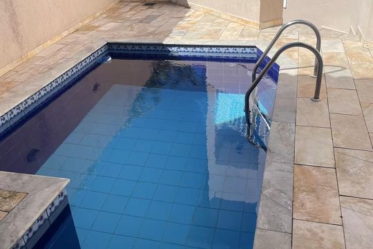 Piscina de casa para alugar com 4 quartos, 213m² em Vila Irmaos Arnoni, São Paulo