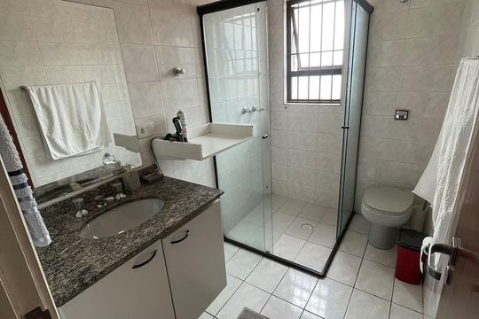 Banheiro de casa para alugar com 4 quartos, 213m² em Vila Irmaos Arnoni, São Paulo