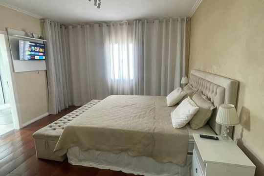 Casa para alugar com 4 quartos, 213m² em Vila Irmaos Arnoni, São Paulo