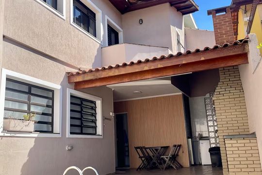 Churrasqueira de casa para alugar com 4 quartos, 213m² em Vila Irmaos Arnoni, São Paulo
