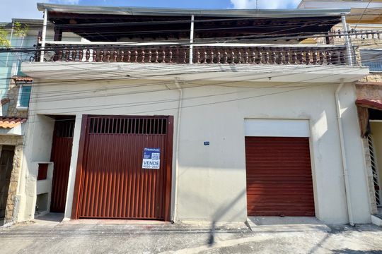 Placa instalada na fachada do imóvel de casa à venda com 3 quartos, 250m² em Parque Continental Ii, Guarulhos