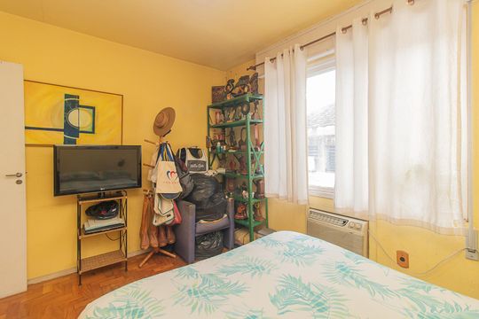 Quarto de apartamento à venda com 1 quarto, 48m² em Azenha, Porto Alegre