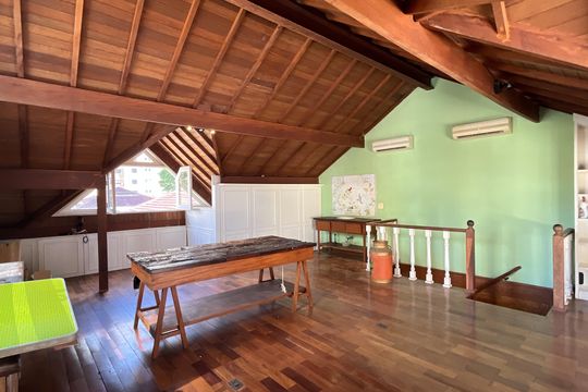 Sotão de casa para alugar com 3 quartos, 300m² em Gonzaga, Santos