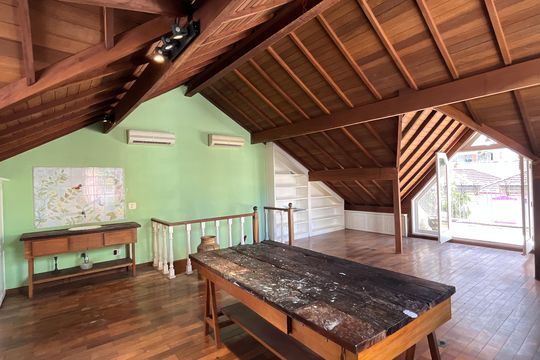 Sotão de casa para alugar com 3 quartos, 300m² em Gonzaga, Santos