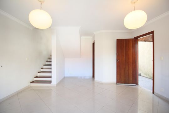 Casa à venda com 3 quartos, 200m² em Vila Suzana, São Paulo