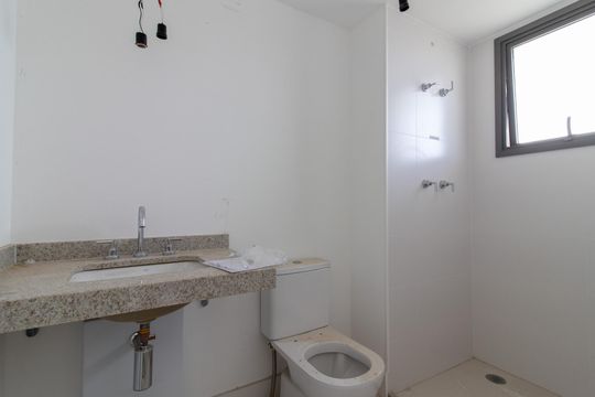 Banheiro da Suíte de apartamento para alugar com 3 quartos, 242m² em Cambuí, Campinas