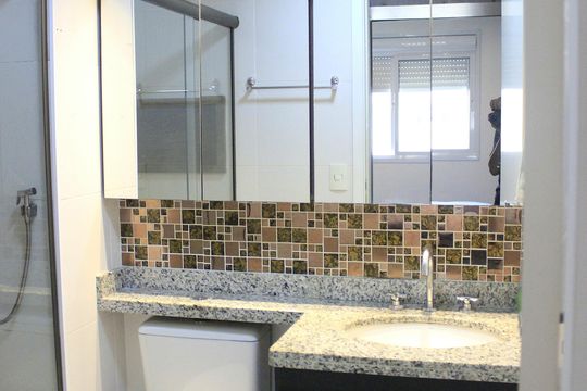 Banheiro da Suíte de kitnet/studio à venda com 1 quarto, 38m² em Jardim Flor da Montanha, Guarulhos
