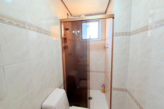 Banheiro  de apartamento à venda com 2 quartos, 56m² em Jardim São Luís, São Paulo