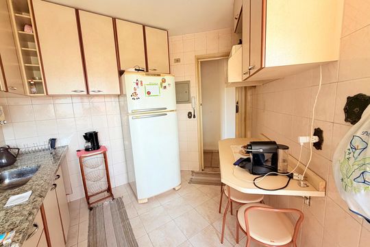 Cozinha  de apartamento à venda com 2 quartos, 56m² em Jardim São Luís, São Paulo