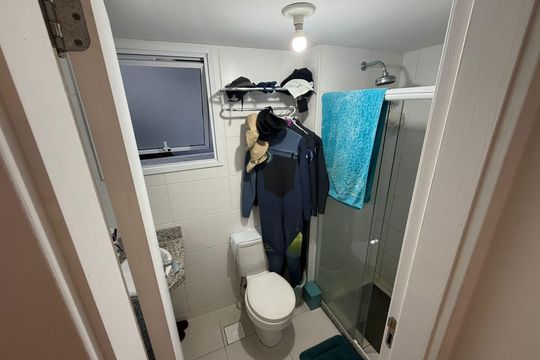 Banheiro de apartamento à venda com 1 quarto, 60m² em Piratininga, Niterói