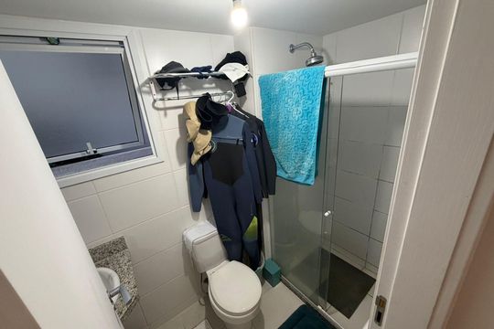 Banheiro de apartamento à venda com 1 quarto, 60m² em Piratininga, Niterói