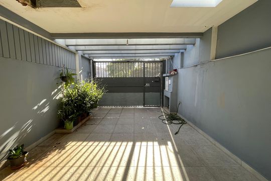 Garagem de casa para alugar com 3 quartos, 140m² em Jardim Maria Luiza, São Paulo